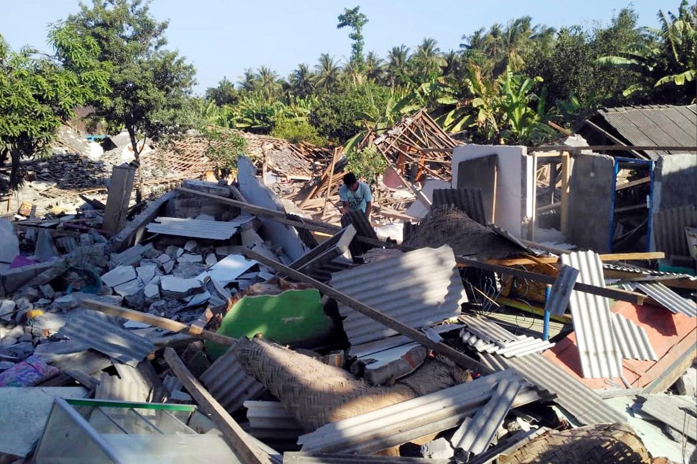 Endonezya'daki depremlerde 506 kişi hayatını kaybetti